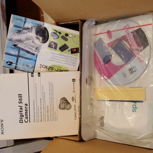 Sony DSC-F505 Digital Still Camera - Picture 8 of 9